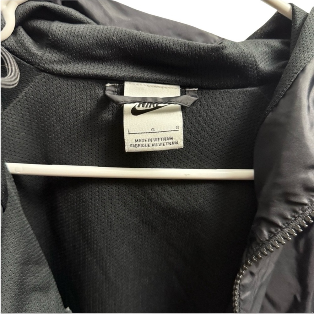 Nike Men's Black Windbreaker Jacket | Size L - Picture 3 of 5